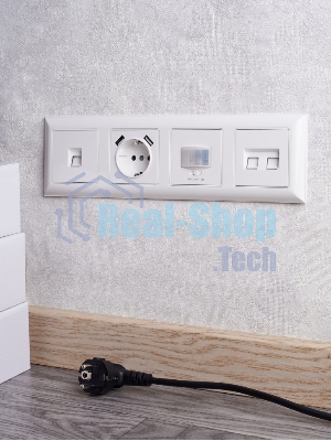 Рамка 4-местная IEK BRITE РУ-4-Бр DECOR 3D-форма белый