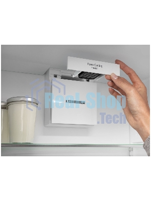 Холодильник Liebherr Pure CNsdc 5703-22 001 серебристый SmartSteel двухкамерный 266/94л морозилка снизу