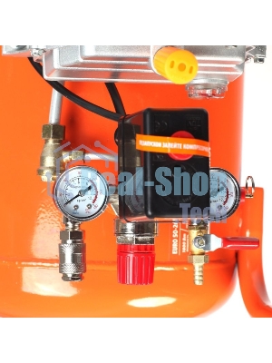 Компрессор Patriot EURO 50-260К 525306316 Мощность: 1.8 кВт; Напряжение: 230В~50Гц; Обороты двигателя: 2850 об/мин; Производительность: 260 л/мин; Объем ресивера: 50 л; Давление: 8 бар; Вес: 28,5