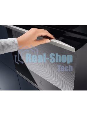 Духовой шкаф Electrolux с паром SteamCrisp, основной цвет - нержавеющая сталь, сенсорное управление, цветной ЖК-дисплей, электронное регулирование времени и температуры, будильник, таймер отключения, отложенный старт, хромированные направляющие из нержавеющей стали Easy Entry , телескопические направляющие FlexiRunners (1 ур) с изменением высоты установки, 3 стекла, пиролитическая очистка, термощуп, плавное закрытие дверцы SoftClosing, Италия